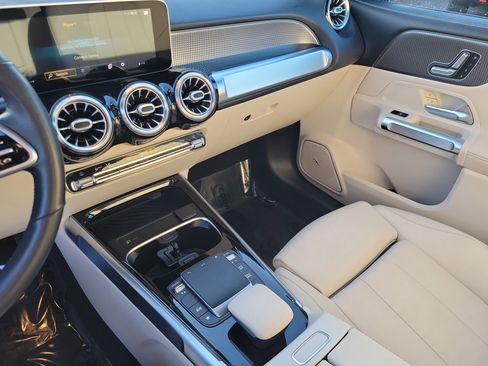 Used 2021 Mercedes-Benz GLB 250 image 35