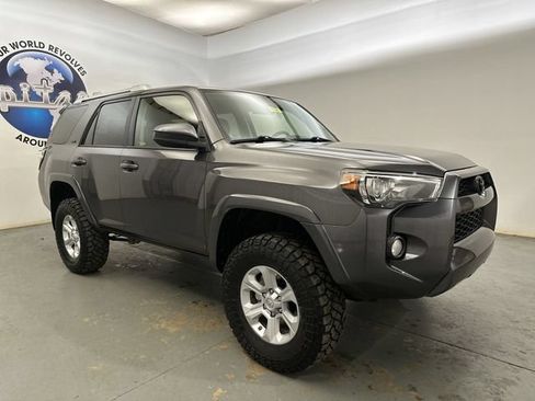 Used 2016 Toyota 4Runner SR5 AWD/4WD image 12