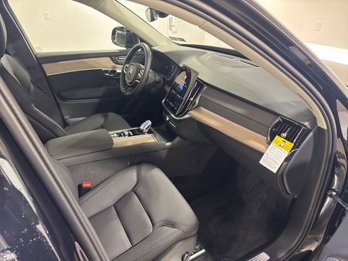 New 2026 Volvo XC90 B6 Plus w/ Protection Package Premier image 28