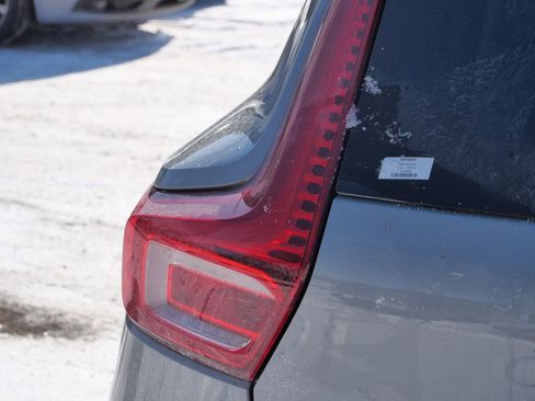 Used 2024 Volvo XC40 B5 Core image 8