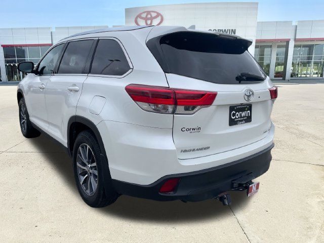 Used 2019 Toyota Highlander XLE AWD/4WD image 3