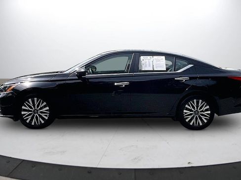 Used 2025 Nissan Altima 2.5 SV FWD image 6