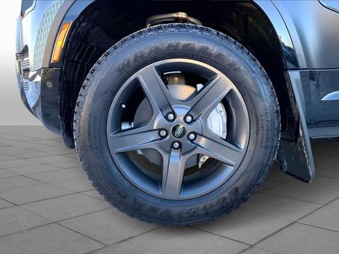 Used 2024 Land Rover Defender 90 X-Dynamic SE image 10