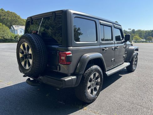 Used 2018 Jeep Wrangler Unlimited Sahara image 3