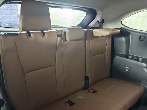 Used 2025 Toyota Highlander XLE image 29