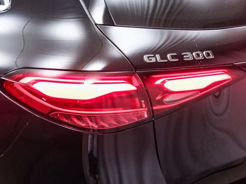 Certified 2025 Mercedes-Benz GLC 300 image 7