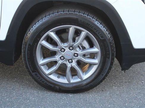 Used 2024 GMC Terrain SLT image 8