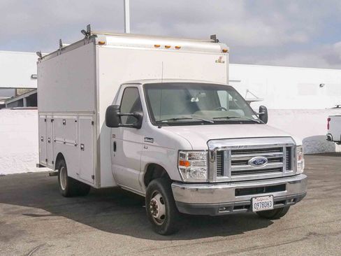 Used 2017 Ford E-350 and Econoline 350 Super Duty w/ Power Windows & Locks Group RWD image 3
