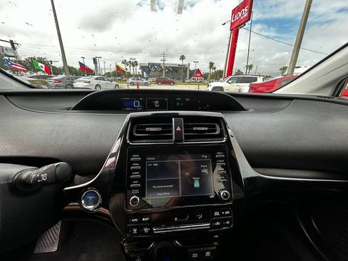 Used 2020 Toyota Prius LE image 7