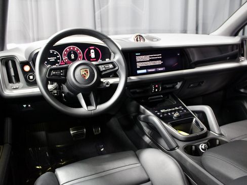 Certified 2024 Porsche Cayenne S image 4