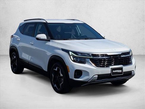 Used 2024 Kia Seltos EX FWD image 3