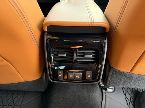 Used 2019 Toyota Avalon Limited FWD image 17