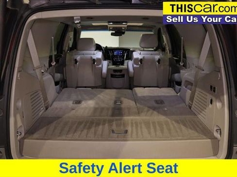 Used 2018 Cadillac Escalade Premium Luxury image 31