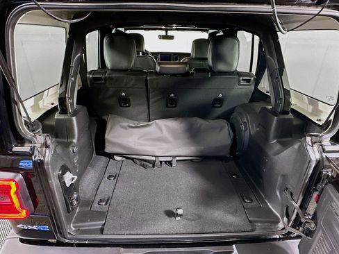 Used 2023 Jeep Wrangler Sahara w/ Cold Weather Group image 28