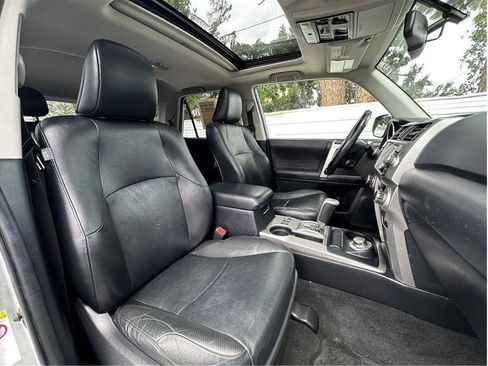 Used 2011 Toyota 4Runner Limited AWD/4WD image 4