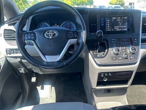 Used 2017 Toyota Sienna XLE w/ XLE Navigation Package AWD/4WD image 14