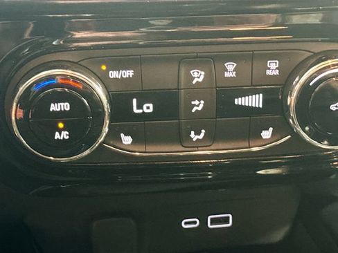 Used 2024 Chevrolet Trax RS FWD image 20