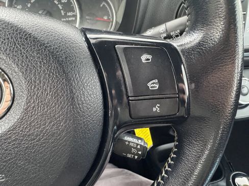 Used 2018 Toyota Yaris SE w/ Carpet Mat Package FWD image 15