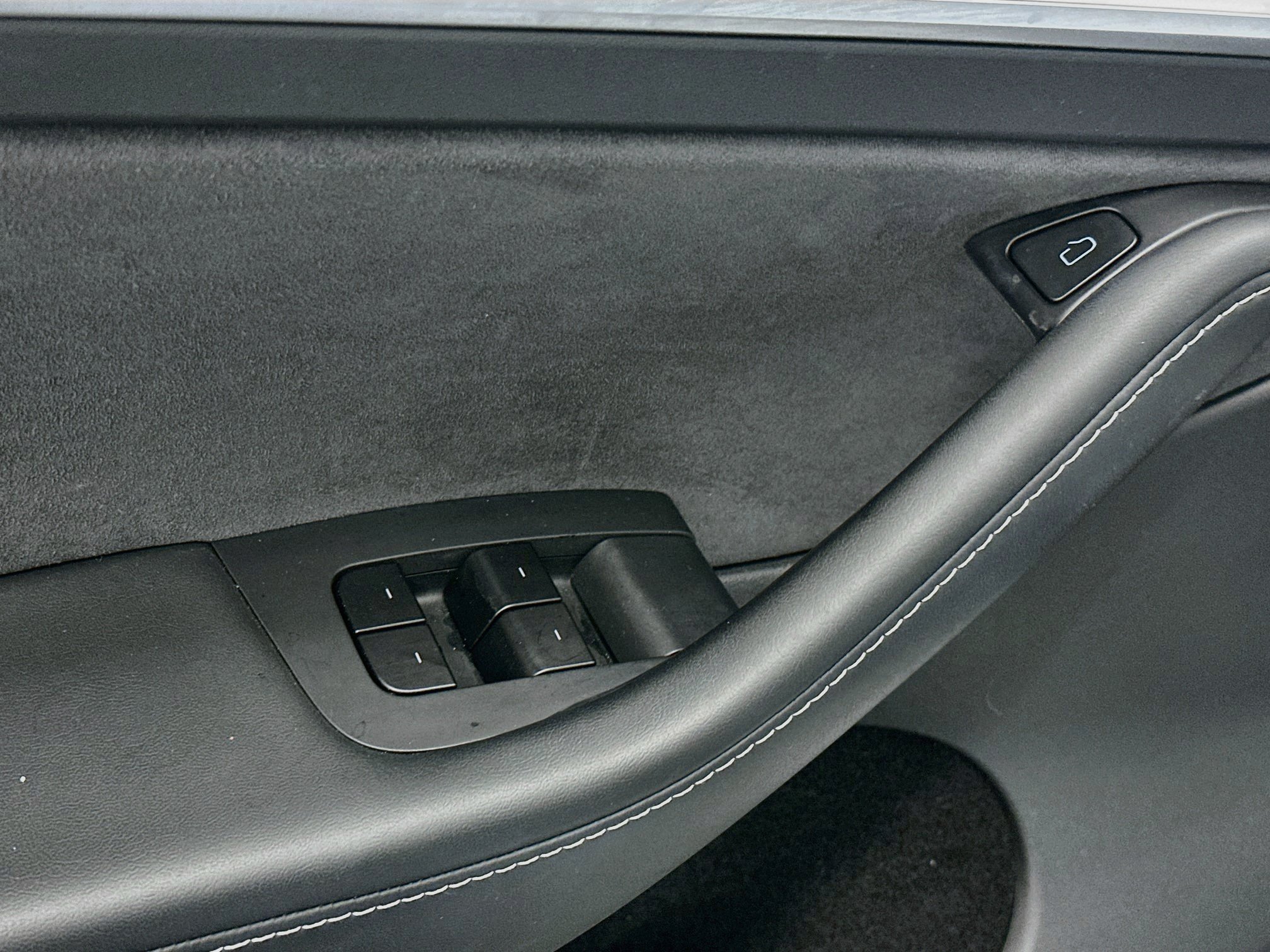 Used 2025 Tesla Model Y Long Range AWD/4WD image 15