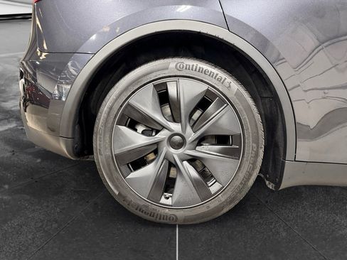 Used 2024 Tesla Model Y Long Range RWD image 33