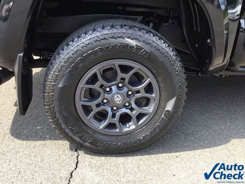 Used 2018 Toyota Tacoma SR5 image 27