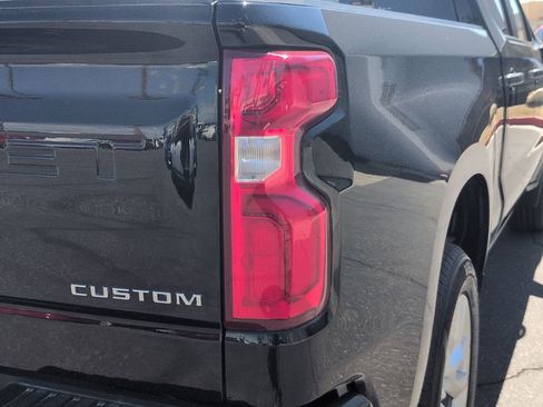 Used 2020 Chevrolet Silverado 1500 Custom w/ Custom Value Package RWD image 11