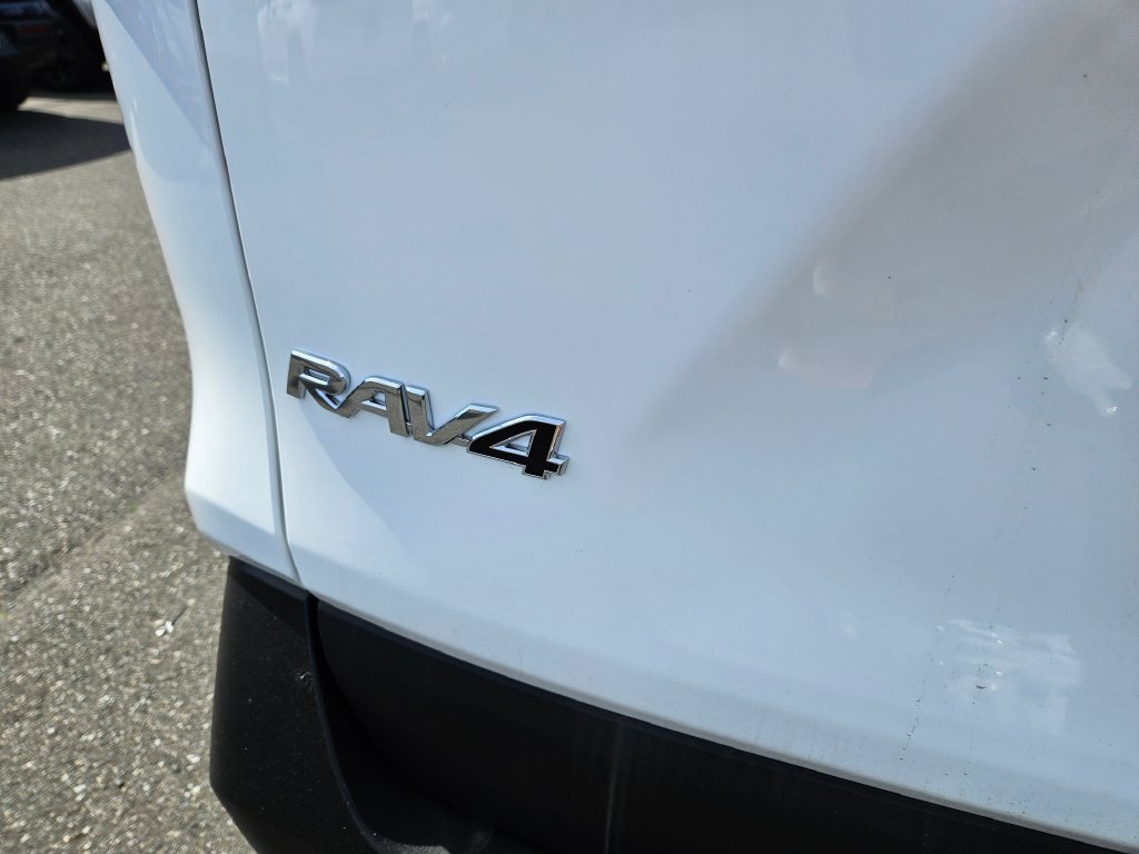 Used 2024 Toyota RAV4 XLE FWD image 10