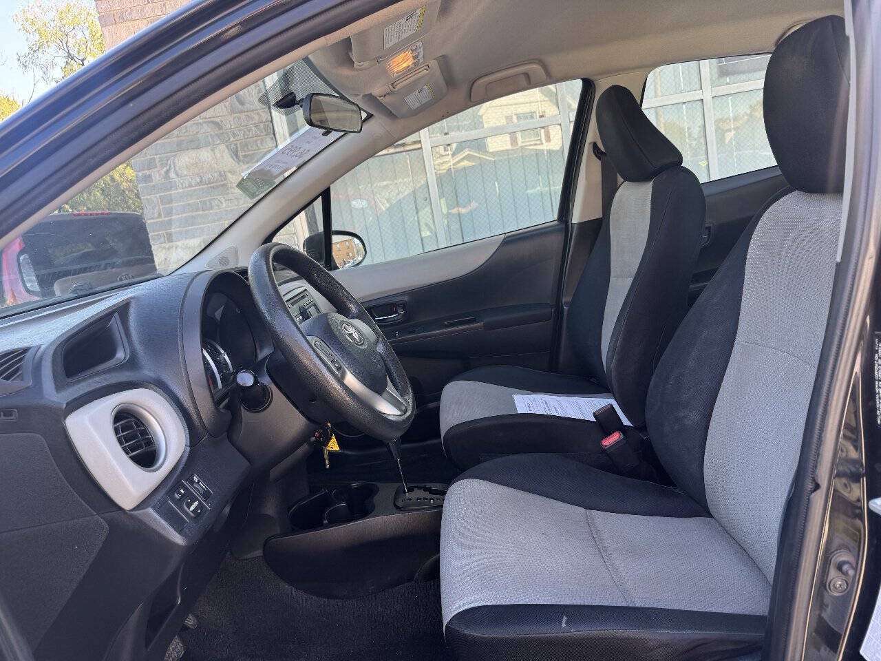 Used 2012 Toyota Yaris LE FWD image 12