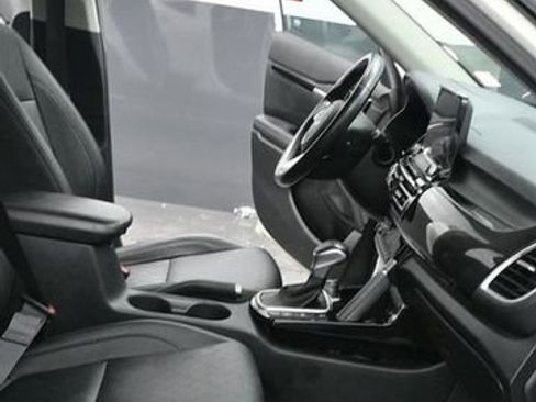 Used 2022 Kia Seltos EX image 10