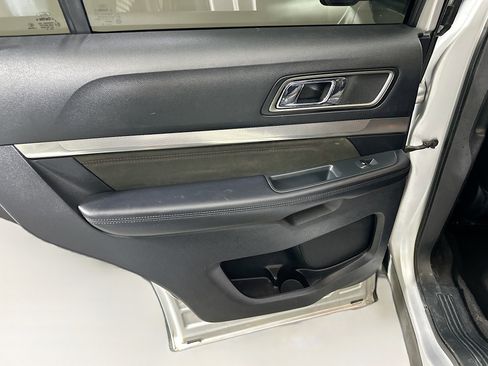 Used 2019 Ford Explorer XLT w/ Equipment Group 202A FWD image 26