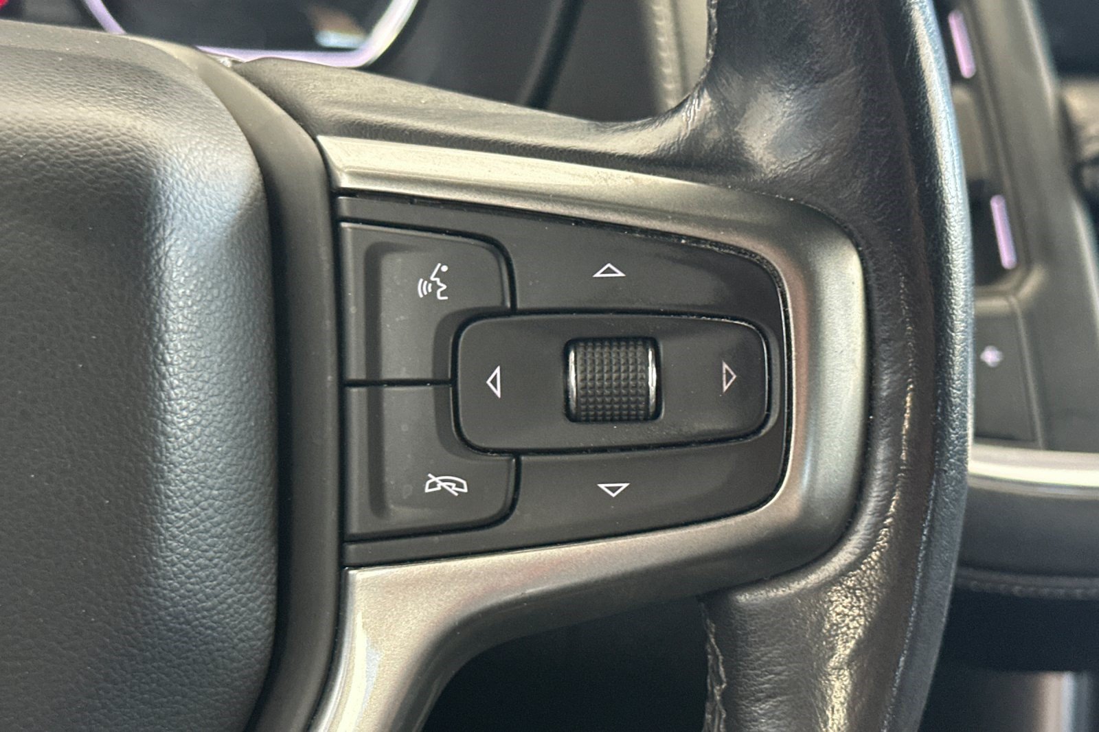 Used 2021 Chevrolet Tahoe Z71 w/ Luxury Package AWD/4WD image 32
