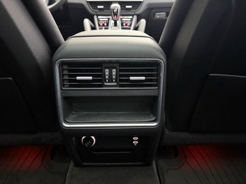 Used 2022 Porsche Cayenne E-Hybrid Coupe image 20