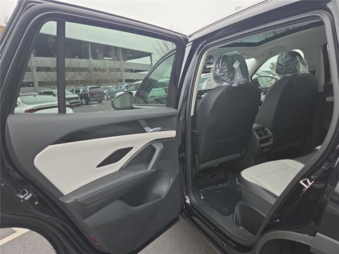 New 2026 Volkswagen Tiguan SE image 23