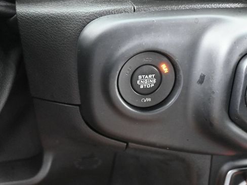 Used 2019 Jeep Wrangler Unlimited Sahara AWD/4WD image 28
