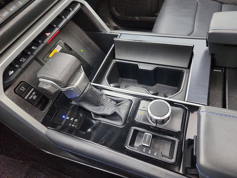 Used 2024 Toyota Sequoia Platinum image 20