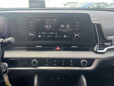 Used 2025 Kia Sportage LX FWD image 17