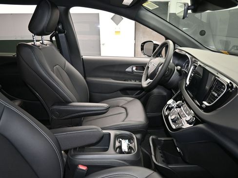New 2026 Chrysler Voyager LX image 41