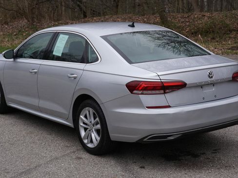Used 2020 Volkswagen Passat 2.0T SE FWD image 3