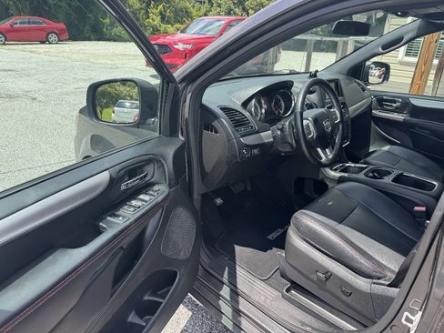 Used 2016 Dodge Grand Caravan R/T FWD image 12