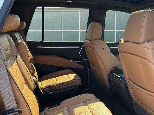 Used 2025 Cadillac Escalade Premium Luxury w/ Touring Package AWD/4WD image 15