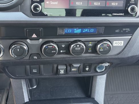 Used 2023 Toyota Tacoma TRD Sport AWD/4WD image 28