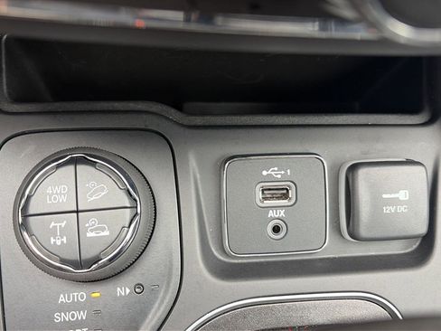 Used 2022 Jeep Cherokee Trailhawk AWD/4WD image 21