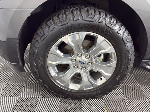 Used 2021 Ford Expedition XLT image 16