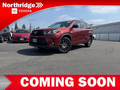 Used 2018 Toyota Highlander SE AWD/4WD image 2