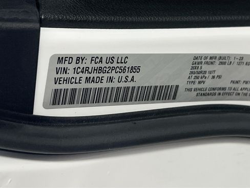 Used 2023 Jeep Grand Cherokee Limited w/ Luxury Tech Group II AWD/4WD image 31