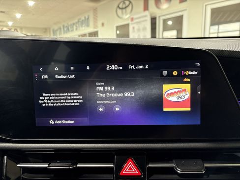 Used 2023 Kia Niro EX image 17