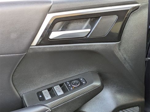 Used 2024 Mitsubishi Outlander SE image 13