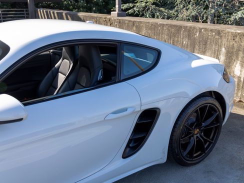 Certified 2018 Porsche 718 Cayman RWD image 18