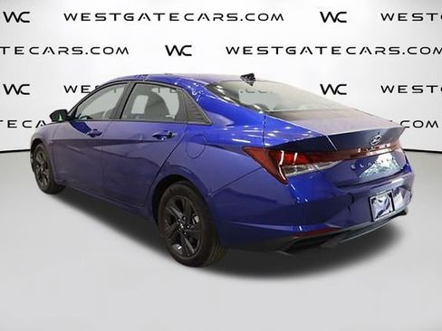 Used 2023 Hyundai Elantra SEL w/ Preferred Accessory Package image 5