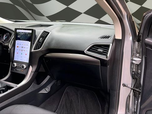 Certified 2022 Ford Edge SE w/ Black Appearance Package AWD/4WD image 16